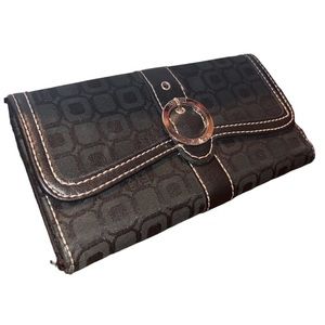 Liz and Co Buckle Wallet!